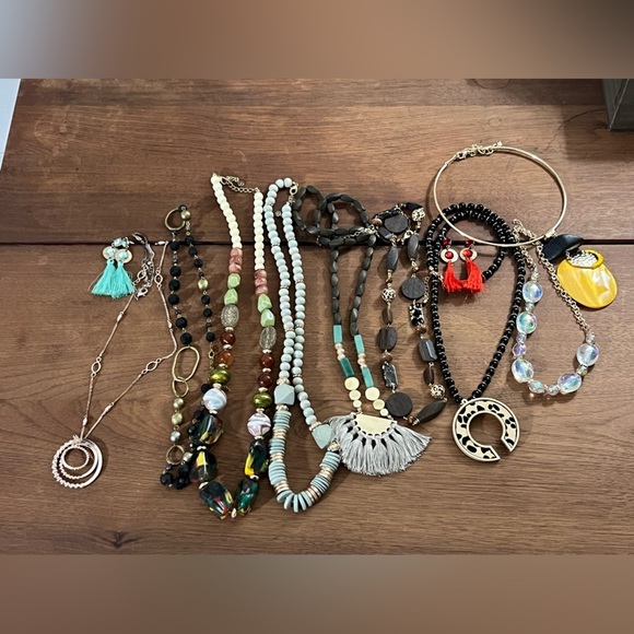 LOT of 9 Gold Mixed Metal and Bead Necklaces short and long - Picture 1 of 7